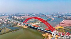 平陆运河首座跨线桥梁通车运行