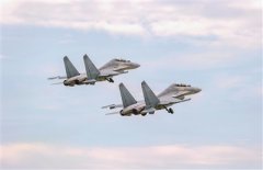 空军某部开展飞行训练