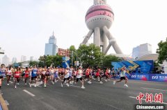 上海半程马拉松女子组赛会纪录被