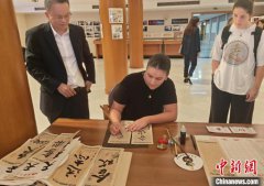 古老中医药文化展亮相希腊高校